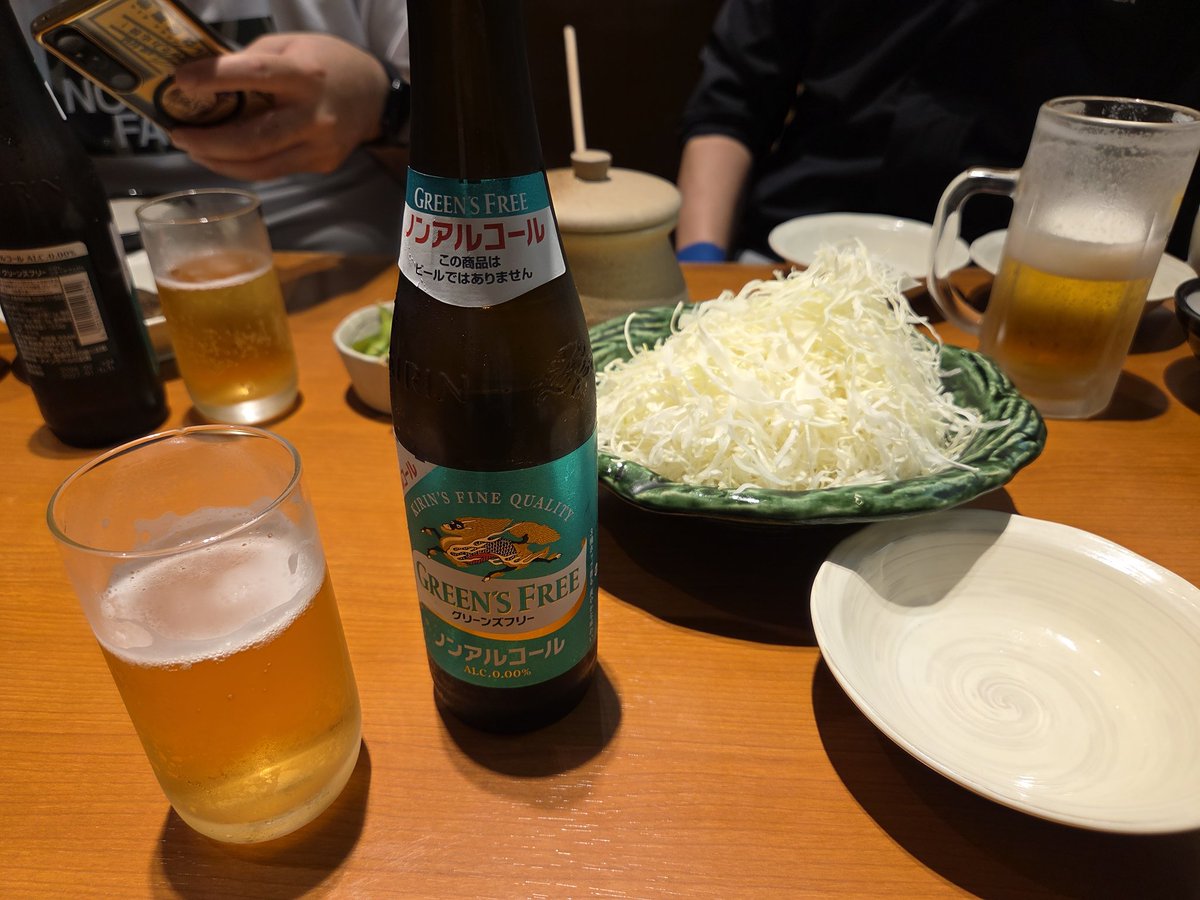 eri_1126_taiga's tweet photo. 福島🎳シフト間恒例🍻笑
1人だけノンアルじゃない人が😂
@Kaichou_Ryouran 
@T_N_S_Express https://t.co/lFYclsOgUc