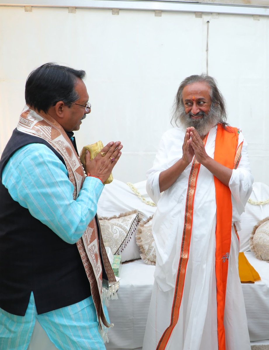 hdmalhotra's tweet photo. पद्म विभूषण से सम्मानित, प्रख्यात आध्यात्मिक गुरु एवं आर्ट ऑफ लिविंग फाउंडेशन के संस्थापक श्री श्री रविशंकर जी, आपको जन्मदिवस की हार्दिक बधाई एवं शुभकामनाएं।

@Gurudev https://t.co/PfizL2k840