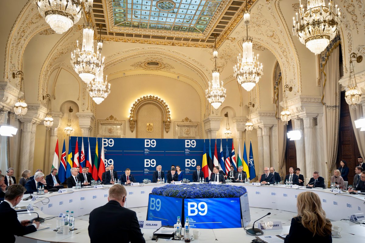 oana_toiu's tweet photo. Today, Bucharest is at the heart of Europe's security conversation.

The B9 + Nordics Summit opens at Cotroceni Palace, co-hosted by President @NicusorDanRO and President @NawrockiKn of Poland — bringing together 14 NATO allies from the Eastern and Northern flanks, alongside our Ukrainian friends and American partners.
🇷🇴 🇵🇱 🇧🇬 🇨🇿 🇪🇪 🇱🇻 🇱🇹 🇸🇰 🇭🇺 🇩🇰 🇫🇮 🇮🇸 🇳🇴 🇸🇪
* 🇺🇦 🇺🇸 and @SecGenNATO