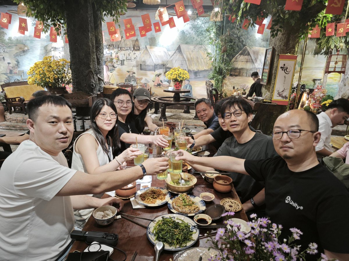 NetMarvel2023's tweet photo. Exploring Vietnam’s thriving gaming industry 🇻🇳🎮

NetMarvel's Senior Business Manager Crystal, joined Roski, Tencent, and Unity in visiting Atherlabs, gaining valuable insights into Vietnam’s innovation and growth potential.

#NetMarvel #EventRecap #VietnamGaming #MobileGaming https://t.co/hEXNJjOx1T
