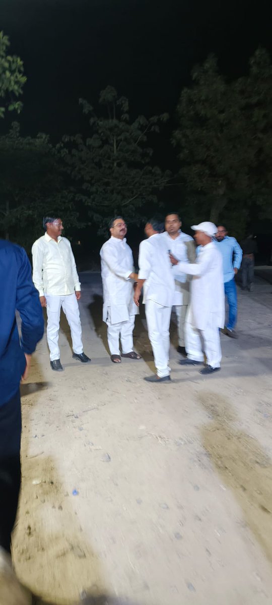 Idevkumar1's tweet photo. वरिष्ठ समाज सेवक संतोष गुप्ता जी की बिटिया विवाह समारोह में [ jamniya गाजीपुर ] https://t.co/7YKrCy9QrZ