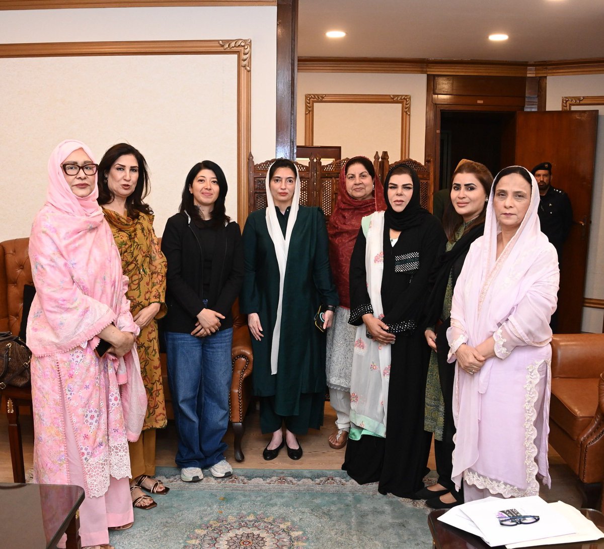MediaCellPPP's tweet photo. خاتونِ اول اور رکن قومی اسمبلی بی بی آصفہ بھٹو زرداری یورپ کی بلند ترین چوٹی ایلبرس سے اسنو بورڈنگ اور دنیا کے مشکل ترین گلیشیئرز پر مہمات سر کرنے والی معروف  ایڈونچر ایتھلیٹ ثمر خان سے ملاقات کررہی ہیں۔
@AseefaBZ https://t.co/5s41jPv74k