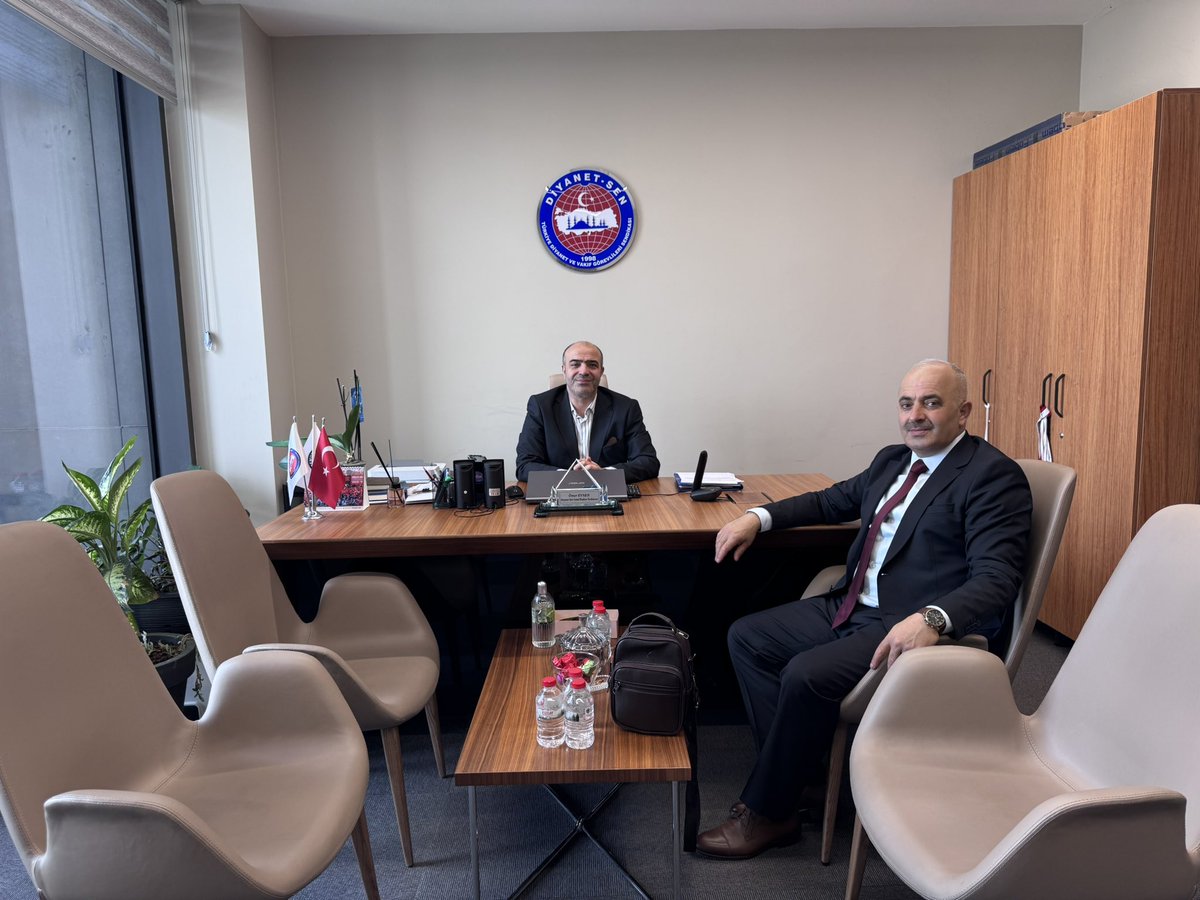 evsenomer1's tweet photo. Van’dan kıymetli hocam Fethullah Güneş ziyaret ettiler, şerefyab olduk. https://t.co/x0qwyWfhCm