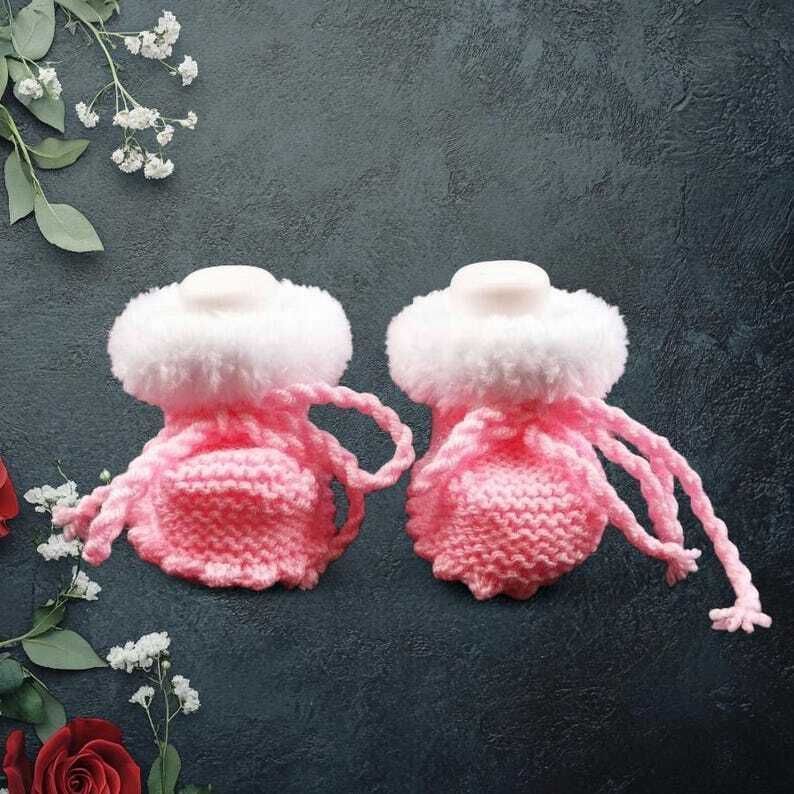 knittingtopia's tweet photo. Cherish your little one's first steps with these pink hand-knitted baby girl booties, adorned with fluffy white trim. Perfect for 0-3 months. Makes a thoughtful Baby Shower Gift or a sweet surprise at a Gender Reveal.
https://t.co/nVmUACXjl5
#etsy #baby #MHHSBD #craftbizparty https://t.co/n0a8qyS2xN