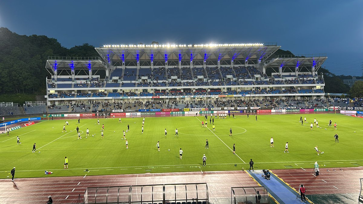 satooooota's tweet photo. 本日は町田GIONスタジアム🏟️
町田🆚東京Ｖ
少し肌寒いナイトゲーム、
ただ両チームの監督は熱い
ヴェルディは守護神マテウスが３月７日鹿島戦以来、先発で復帰
#jleague https://t.co/bevBsMz7wj