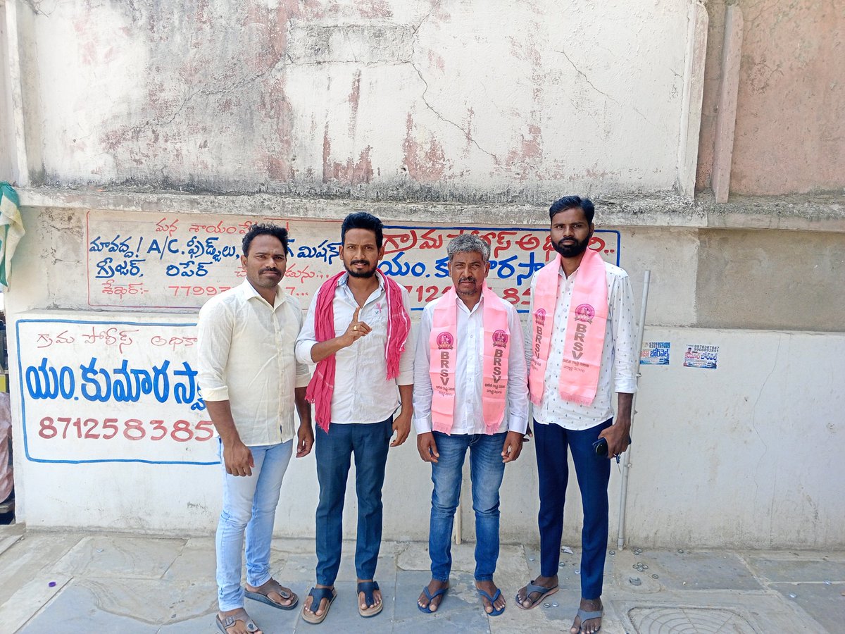 ShivaTrsv's tweet photo. @KTRBRS @BRSparty @Gellusrinuyadav @NEET_Exam
నీట్ పేపర్ లీకేజీ కేంద్ర ప్రభుత్వ అసమర్థతకు పరాకాష్ఠ:బీఆర్ఎస్వీ రాష్ట్ర నాయకులు కొమ్ముల శివ ధ్వజం  దేశవ్యాప్తంగా సంచలనం సృష్టిస్తున్న నీట్ (NEET) పరీక్షా పత్రం లీకేజీ వ్యవహారంపై బీఆర్ఎస్వీ (BRSV) రాష్ట్ర నాయకత్వం నిప్పులు చెరిగింది. https://t.co/9bfTSImVpq