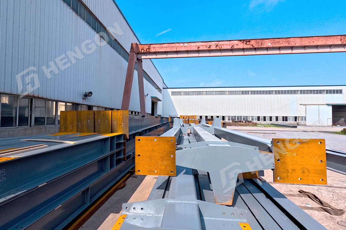 PEBfactory's tweet photo. 🏗️ Scale You Can Trust.
💪 Capacity means commitment. At HENGON, our organized stockyard reflects our professional management and 16 years of export expertise. Need a quote for your steel structure? 📩 Follow our page and DM us today!
📧 Email: consultant8@hglsgroup.com https://t.co/YqiQImoNWa