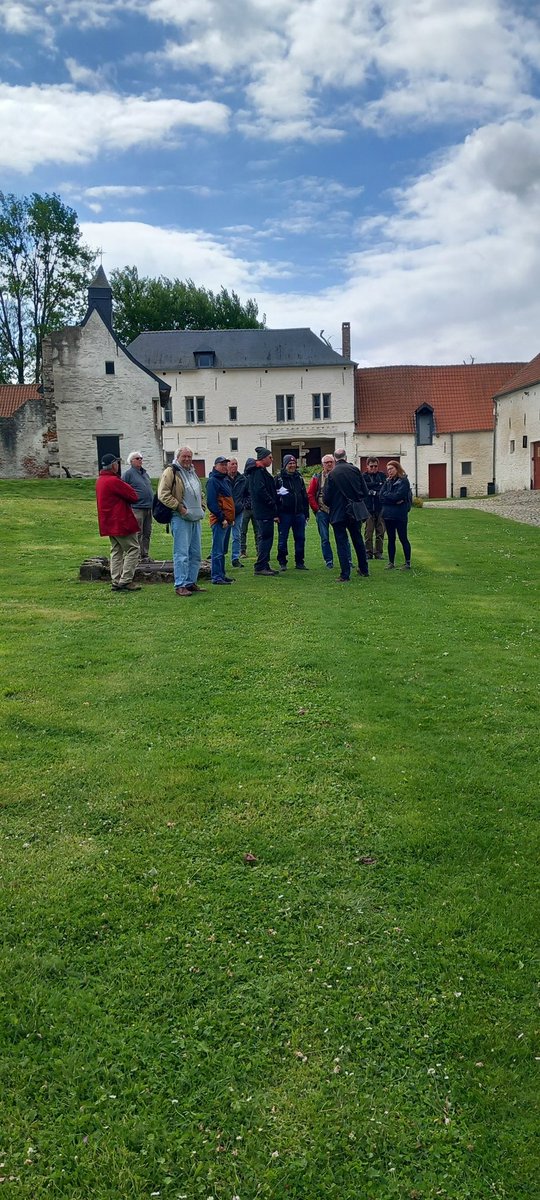 PeterHartBT's tweet photo. Just before the obligatory Waterloo rain, Hougemount Farm! #phbt https://t.co/PWscMXYhSr