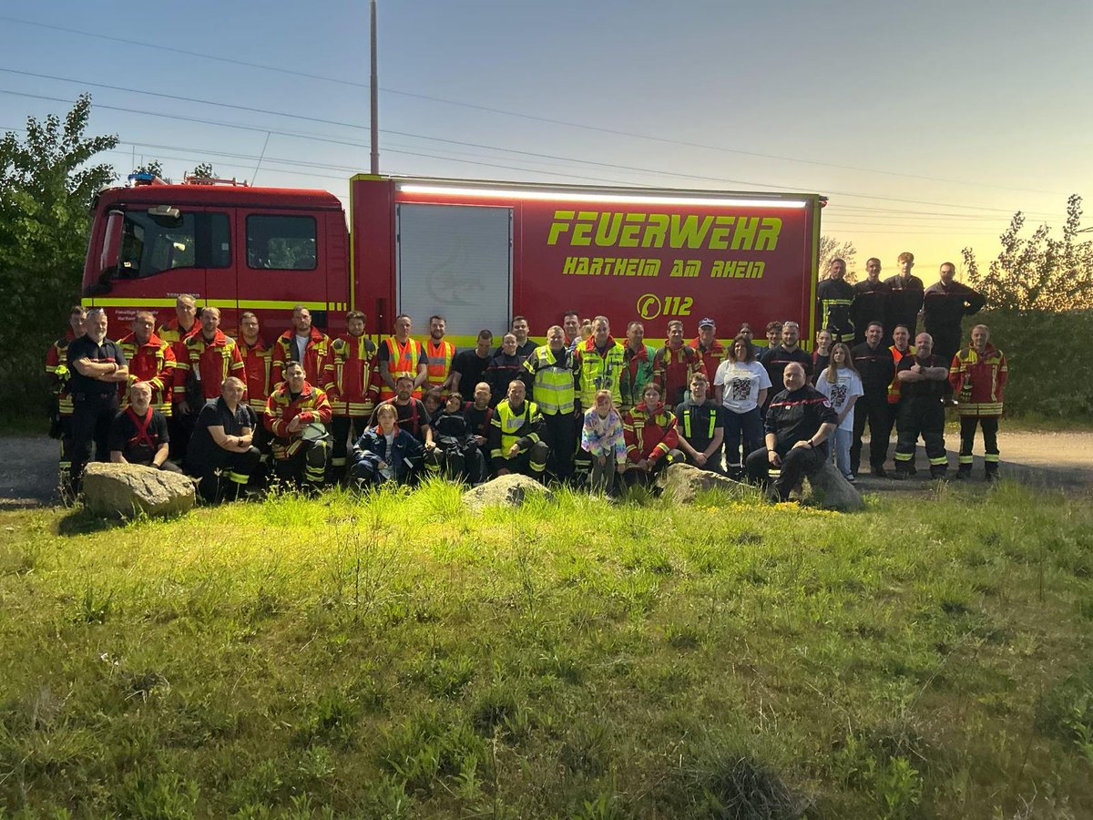 sdis68's tweet photo. 🚒🇫🇷🇩🇪 Exercice transfrontalier de secours routier entre les sapeurs-pompiers du CIS Fessenheim, les CPI du bassin opérationnel et la Feuerwehr Hartheim
➡️ Coordination des secours et échanges de savoir-faire au service de la sécurité des populations des deux côtés du Rhin. https://t.co/ksq738efZa