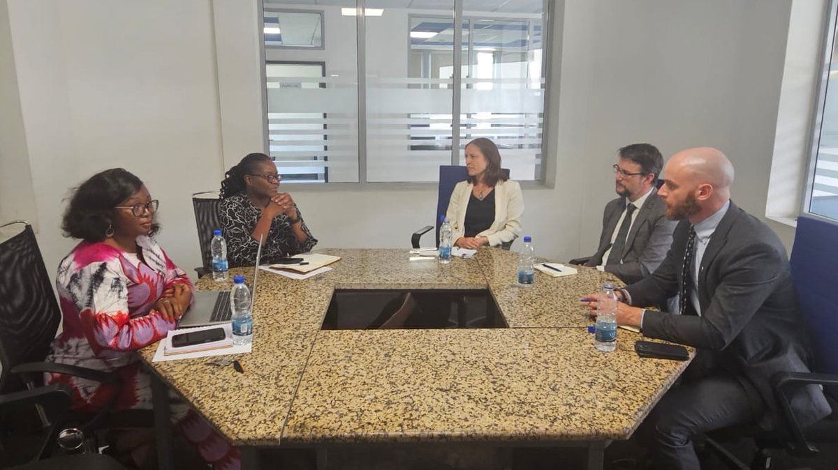 AUC_PAPS's tweet photo. Ms. @PatienceChirad3, Director for Governance and Conflict Prevention, of PAPS-AUC met with Amb. Eleanor Sanders, UK Human Rights Ambassador and Deputy Permanent Representative to the @UN in #Geneva.

They exchanged on #AU–#UK cooperation on human rights, conflict prevention, accountability, civic space, hate speech, violence against women and girls, Economic Social and Cultural Rights and the right to development.