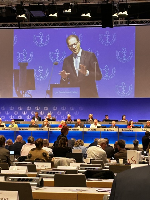 medwma's tweet photo. At the German Medical Association meeting in Hannover, WMA Chair of Council Dr @JackResneckMD
stressed collaboration to strengthen healthcare systems.  Former WMA Secretary General Dr @otmarkloiber was recognised for his years of service to the global medical community. https://t.co/cSg9HMpqdu