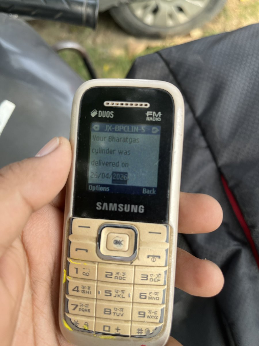 Ppkv1988's tweet photo. @PMOIndia @CMOfficeUP @BPCLimited @DMBalrampur 

My consumer number 776514
and registered mobile no 9919687616

I booked my refil on 25/4/26 , and delivery is showing on 26/4/26 but I didn't get my cylinder.

When i visited agency multiple times but no one discuss clearly on this https://t.co/NPFJ3zQPmL