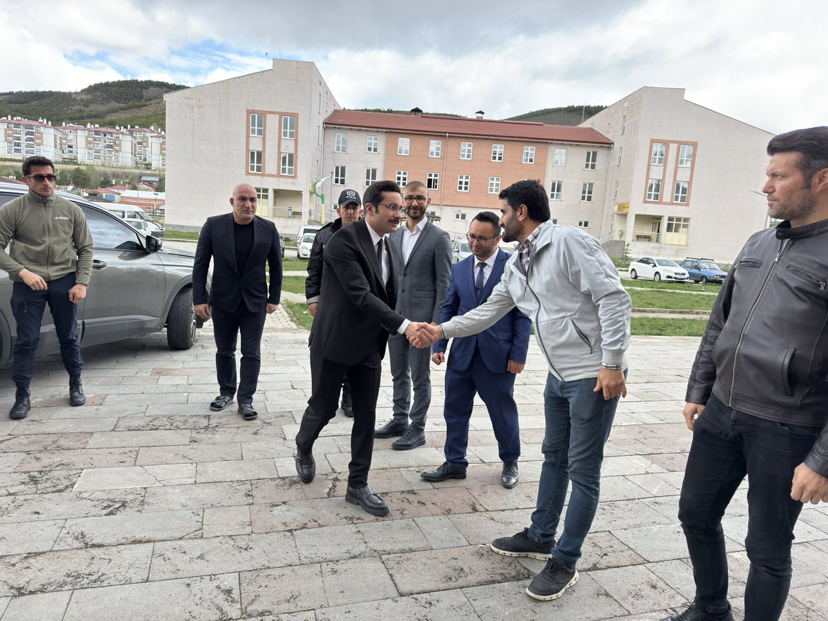 refahiye1's tweet photo. Kaymakamımız Sayın Halil İbrahim KÖROĞLU, Refahiye Fen Lisesi öğrencileri tarafından hazırlanan ve TÜBİTAK 4006 Bilim Fuarları Destekleme Programı kapsamında düzenlenen bilim fuarına katıldı. 
https://t.co/6SCR4kCMp6? https://t.co/OU3chlK3wy