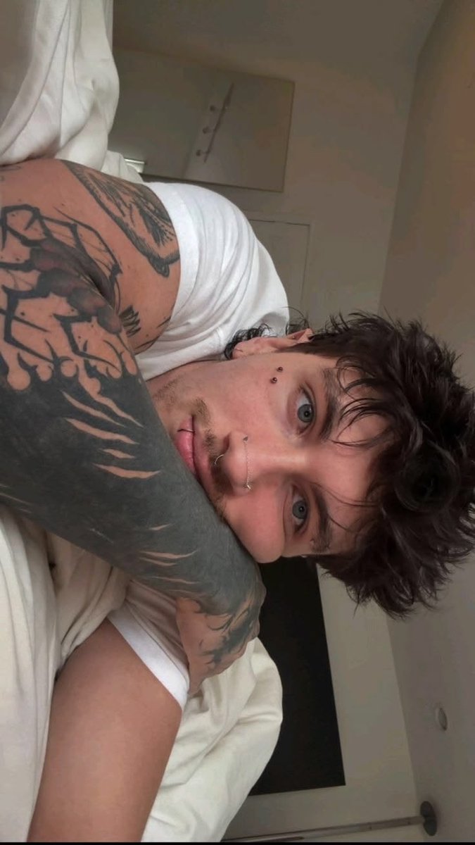 Chris tweet media