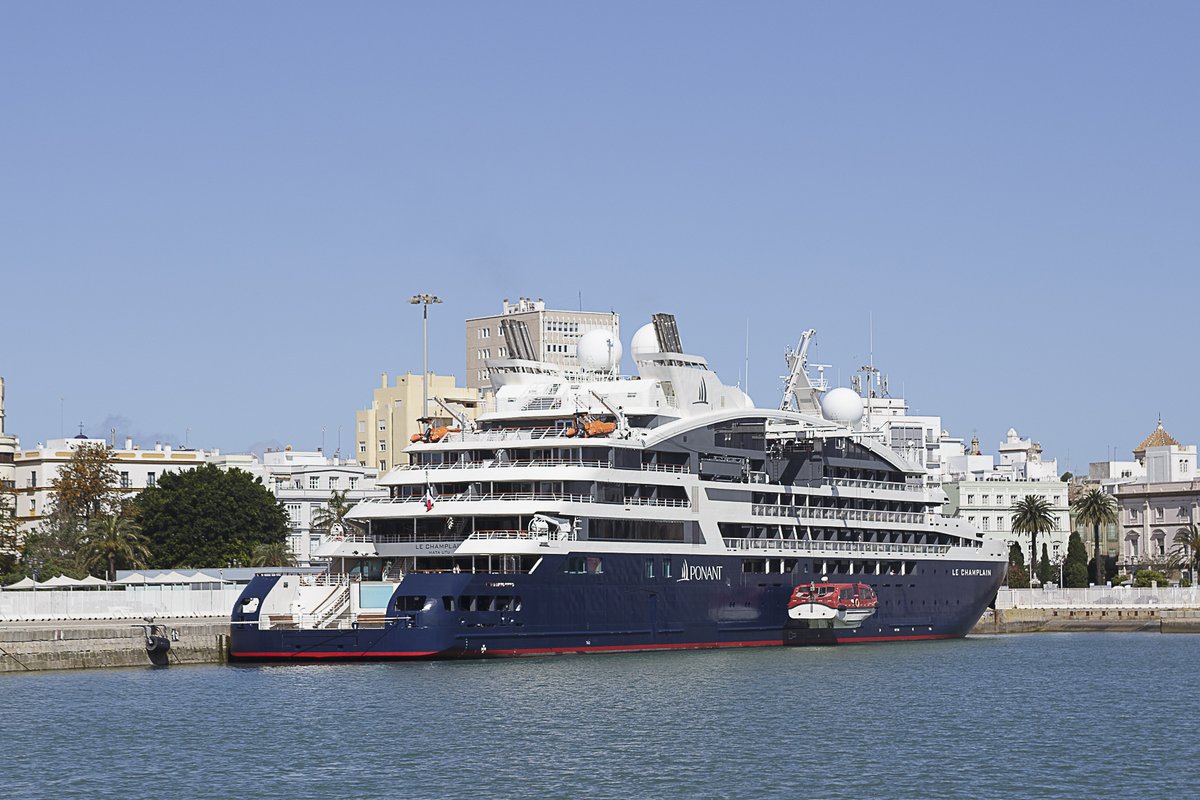 puertodecadiz's tweet photo. Hoy visitan nuestro puerto los cruceros LE CHAMPLAIN, ARVIA y CELEBRITY XCEL, este último por primera vez en Cádiz.
¡Bienvenidos!
#cadiz #cruiseship #lechamplain #celebrityxcel #arvia https://t.co/VpxbDTv4Ge