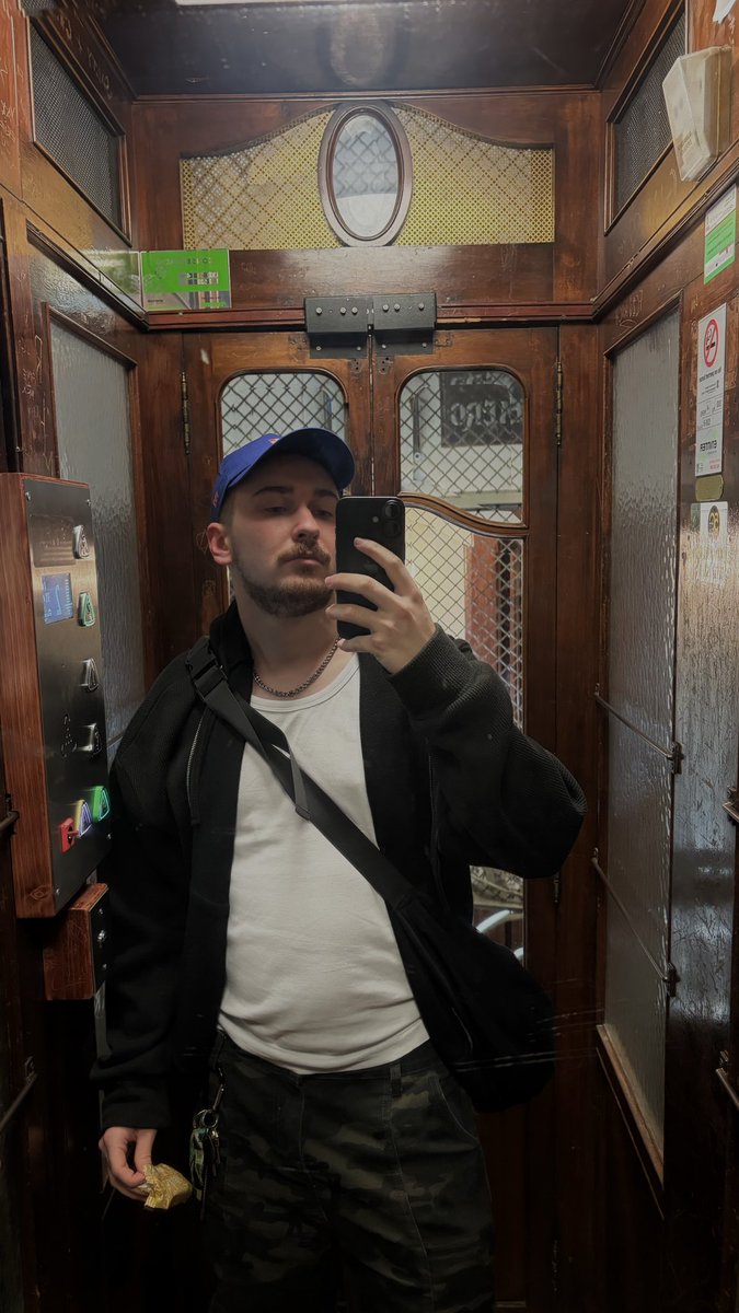 yozelen's tweet photo. Охуенно работать с подрядчиком, с которым можно и пообниматься, и проект обсудить. https://t.co/Hpk9LvVjeN