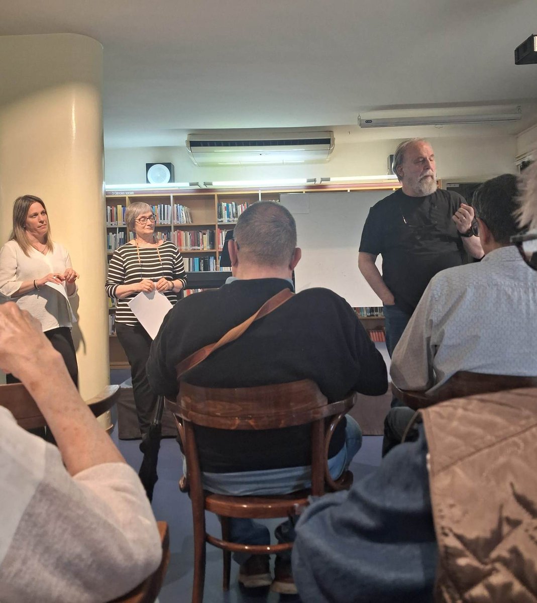 BibliotecaFlix's tweet photo. Avui Xavier Vega, en la sessió de maig de l’Atreveix-te a Pensar ens parla sobre:   𝑬𝒍 𝑨𝒍𝒆𝒑𝒉  𝒅𝒆 𝑱.𝑳 𝑩𝒐𝒓𝒈𝒆𝒔.
Amb preludi musical, a càrrec del quartet d' alumnes de l'Escola de Música.
Unes imatges.

@BibliotecaFlix 
@AjuntamentFlix
#EmmdeFlix
#quefemalesbiblios https://t.co/tbgbdXKOqK