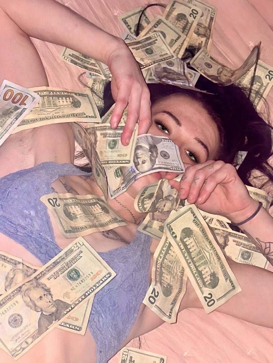 evbluvsLizzy's tweet photo. Must be doin sum right💰God Done Hit my line and told me girl you blessed evb know yo vids the best🎬4 jobs bby your hustle don’t put you to the test? 
Nah boo tha moneys where i feel like I could finally rest 🥱😈 https://t.co/Bjdvg8OHeq
