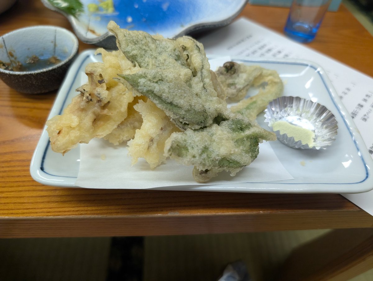 Snigel01's tweet photo. 【🇯🇵帰省26-15-17】夕飯。（褒め言葉として）田舎の料理。

日本酒まいうー https://t.co/jnqggHyFlk