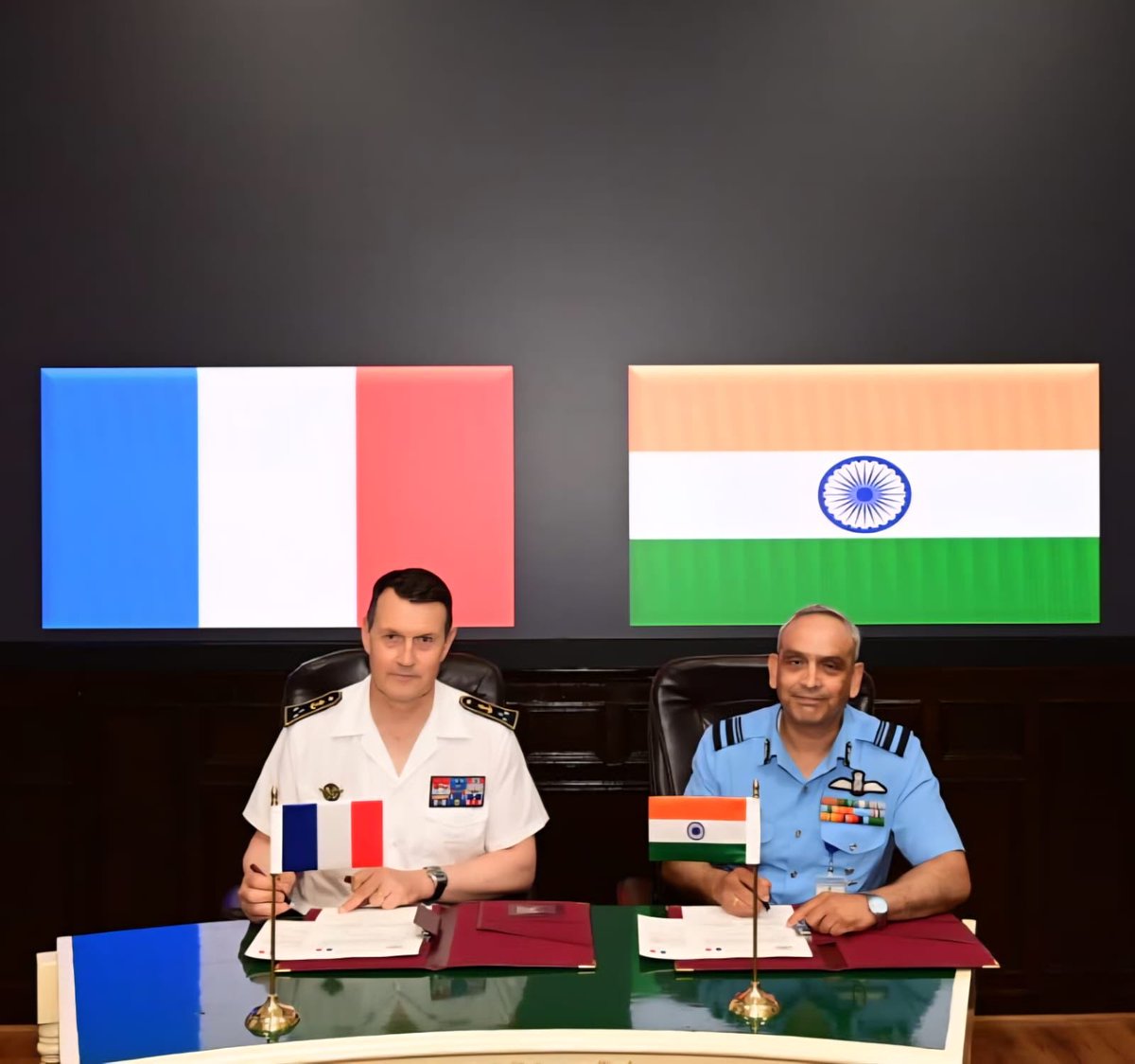 GuardianSky_IAF's tweet photo. The 23rd Military Sub Committee (MSC) meeting between #India 🇮🇳 and #France 🇫🇷 concluded today in #NewDelhi, reaffirming the shared commitment to deepen bilateral defence cooperation.

#BridgesOfFriendship https://t.co/y6EVo8PWfC