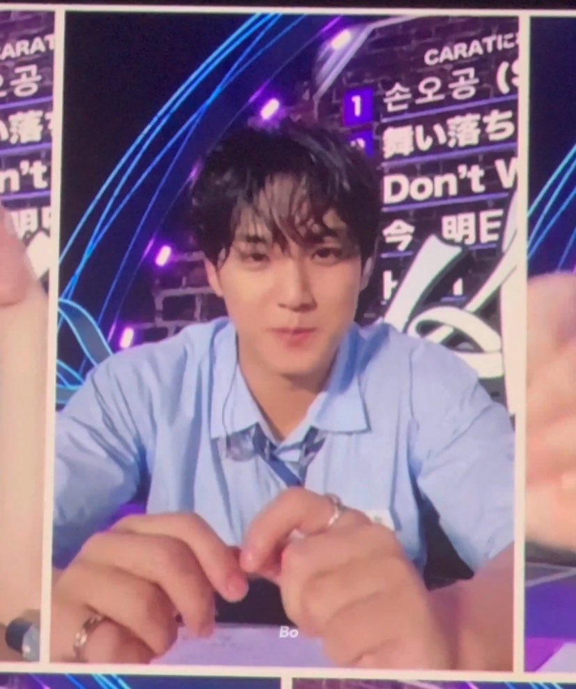gyustarlit's tweet photo. he’s so cute I’m seriously about to bite my phone https://t.co/BdCZ4stRHG
