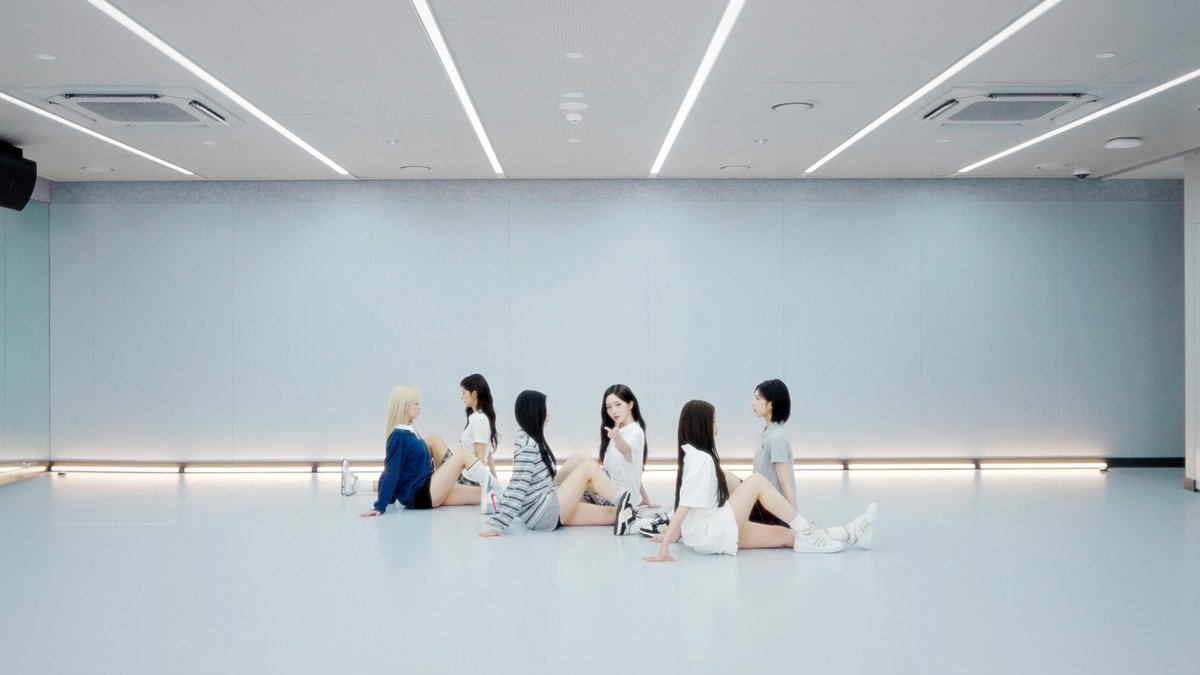 KpopGirlzBands1's tweet photo. #NMIXX “Heavy Serenade” #StagePractice
https://t.co/uE5ZmX6kta https://t.co/adkNyuYlAW