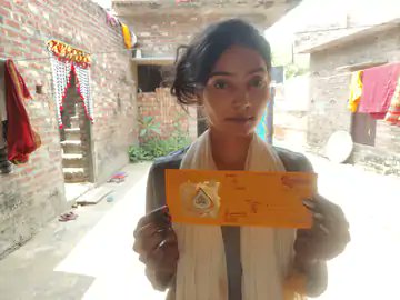 askshivanisahu's tweet photo. बाराबंकी के रामनगर क्षेत्र के बढ़नपुरवा गांव निवासी शिवमोहन अपनी भतीजी अनीता की शादी की तैयारियों में जुटे थे। 

घर में बारात आनी है, लेकिन कई दिनों से गैस सिलेंडर न मिलने से पूरा परिवार परेशान था। शिवमोहन के अनुसार उन्होंने एक सप्ताह पहले श्री लोधेश्वर इंडियन गैस एजेंसी, केसरीपुर में सिलेंडर की बुकिंग कराई थी और DAC नंबर भी जारी हो गया था, फिर भी उन्हें सिलेंडर नहीं मिला।

कई दिनों तक एजेंसी के चक्कर लगाने के बाद जब वह अपनी शिकायत लेकर तहसील पहुंचे, तो आरोप है कि उनकी समस्या सुनने के बजाय उन्हें ही जेल भेजने की धमकी दी गई। 

आम आदमी अपनी परेशानी लेकर अधिकारियों के पास इंसाफ की उम्मीद से जाता है। ऐसे में अगर उसकी बात सुनने के बजाय उसे डराया जाए, तो यह बेहद दुर्भाग्यपूर्ण है। 

प्रशासन को पूरे मामले की निष्पक्ष जांच कर सच्चाई सामने लानी चाहिए।