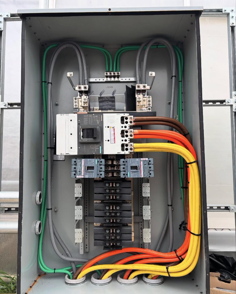 EEETBLOG's tweet photo. 800A/480V Disconnect
#Disconnect #800A #480V https://t.co/F42EXsFtDQ