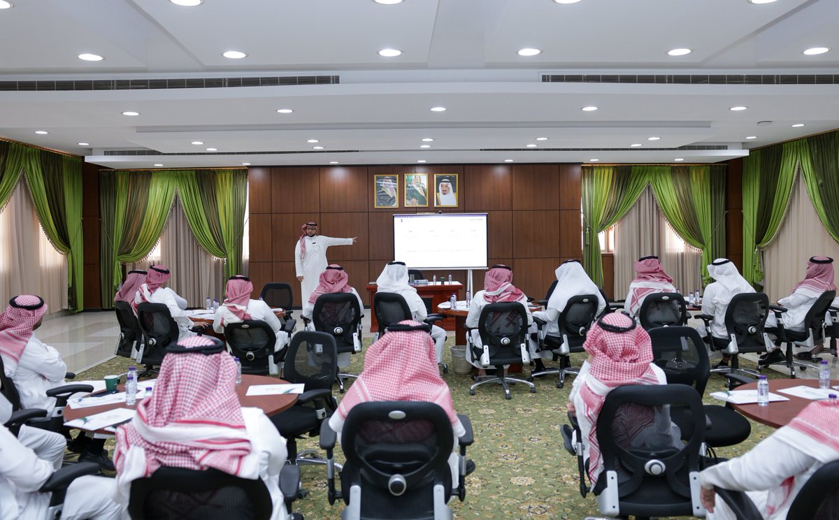 JoufUniversity's tweet photo. #خبر ا
كرسي الأمير نواف بن عبدالعزيز للتنمية المستدامة بـ #جامعة_الجوف ينفذ دورة تدريبية متقدمة لتعزيز الإدارة الحكومية المستدامة ودعم التنمية المؤسسية في منطقة الجوف، انطلاقًا من حرص الجامعة على تعزيز حضورها كشريك تنموي فاعل، وبيت خبرة يسهم في دعم الجهات الحكومية بالمعرفة المتخصصة، وبناء القدرات، وتطوير الممارسات المؤسسية، بما ينسجم مع مستهدفات #رؤية_السعودية_2030.
https://t.co/YaleqX33Nl
