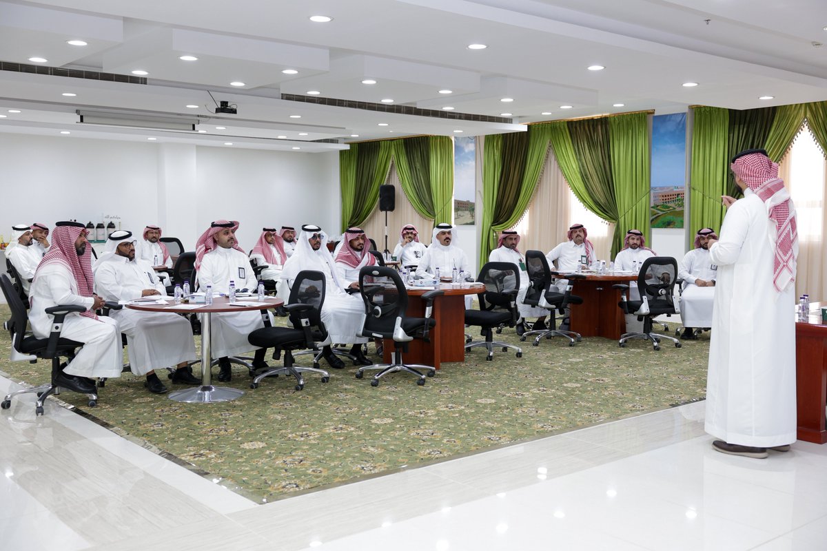 JoufUniversity's tweet photo. #خبر ا
كرسي الأمير نواف بن عبدالعزيز للتنمية المستدامة بـ #جامعة_الجوف ينفذ دورة تدريبية متقدمة لتعزيز الإدارة الحكومية المستدامة ودعم التنمية المؤسسية في منطقة الجوف، انطلاقًا من حرص الجامعة على تعزيز حضورها كشريك تنموي فاعل، وبيت خبرة يسهم في دعم الجهات الحكومية بالمعرفة المتخصصة، وبناء القدرات، وتطوير الممارسات المؤسسية، بما ينسجم مع مستهدفات #رؤية_السعودية_2030.
https://t.co/YaleqX33Nl
