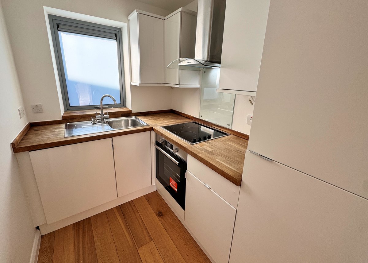 BennettandHall's tweet photo. 🏡 TO LET | East Finchley N2

• 2 bedroom 1st floor flat
• Modern purpose built block
• Near shops, buses &amp; East Finchley station
• £1,750 pcm

📞 020 8346 2208

#EastFinchley #N2 #ToLet #LondonRental #Property #FinchleyLiving https://t.co/tcElPNkqFb
