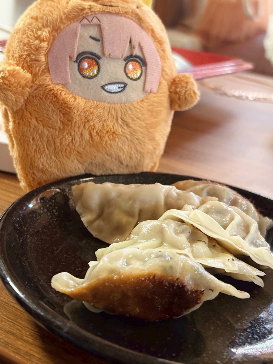 WASEDA_i7's tweet photo. 先日、有志で餃子パーティーを開催しました！

アニナナを観ながらみんなでわいわい餃子作り🥟
『アイドリッシュセブン Vibrato PARTY TIME TOGETHER』から着想を得て、作中に登場したあんこ餃子にも挑戦しました✨

新メンバーとも仲を深めることができ、とても楽しい会になりました🌈

#わせナナ https://t.co/8BoYrqv3u1