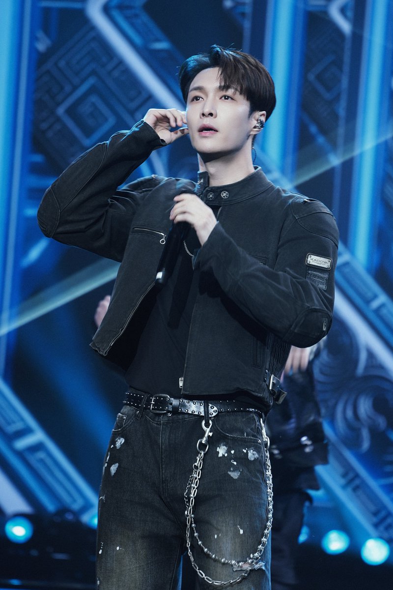 knockknock0408's tweet photo. LAY - 张艺兴工作室 weibo https://t.co/2YtddjFllb