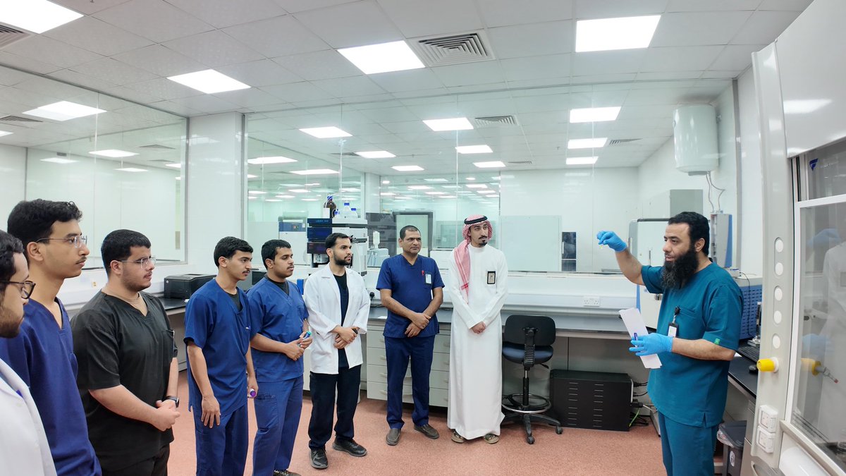 Mun_Alrass's tweet photo. 🔬

استقبل مختبر سلامة الأغذية طلاب كلية العلوم الطبية التطبيقية بالرس في زيارة تعريفية للاطلاع على أقسام المختبر وآلية العمل فيه والأجهزة المستخدمة في فحص وتحليل العينات.

#أمانة_منطقة_القصيم #الرس https://t.co/SQeEw2d6jM