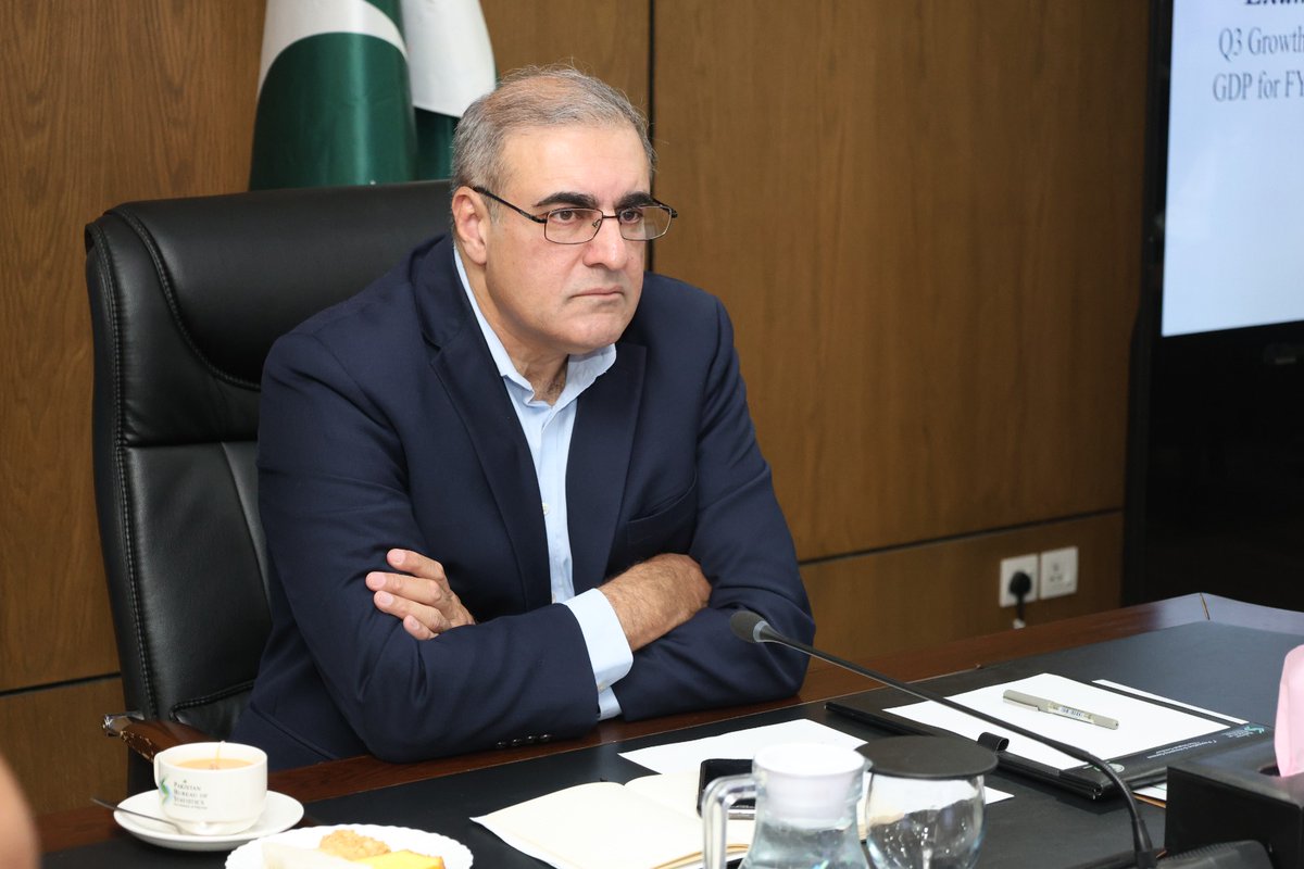 PBSofficialpak's tweet photo. 📊 NAC approves GDP estimates for FY 2025-26.
✅ Q1 Growth: 3.92%
✅ Q2 Growth: 4.05%
✅ Q3 Growth: 3.99%
✅ FY 2025-26 Provisional GDP Growth: 3.70%
💰 Economy size reaches US$452.1 billion
👤 Per capita income: US$1901
#PBS #GDP#PakistanEconomy #EconomicGrowth #NationalAccount https://t.co/snELgXlets