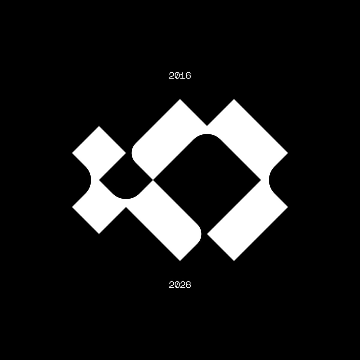 gilbertlucasm's tweet photo. Menuju satu dekade orang yang socially-awkward ini bersiar di radio. https://t.co/283H3OlFDm