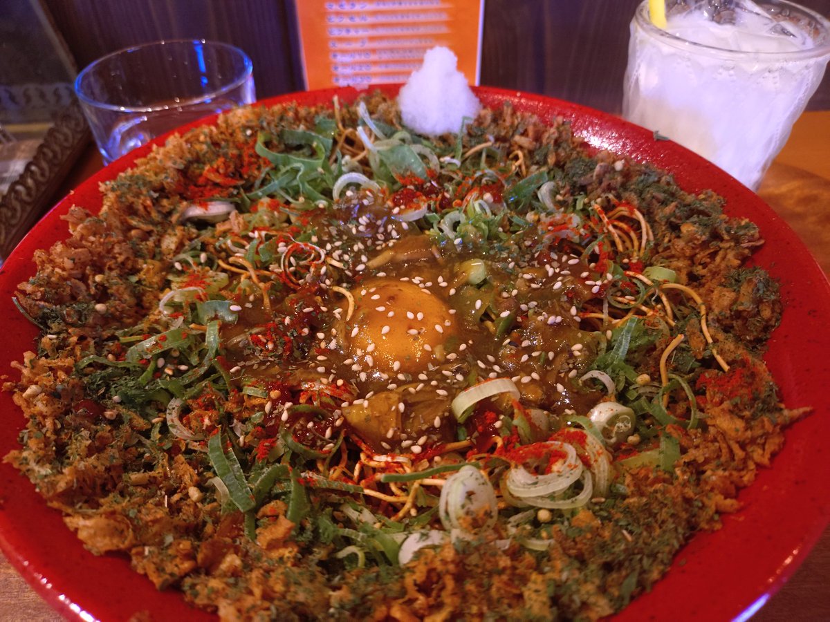 monkeymonkey777's tweet photo. 今日は振休でこちら久々「ワンスパイス」さんにて混麺伽俚を。平日昼のみの混ぜカレーの店。整理券制で13時組で残り4食。香辛料や本日の混ぜ味の生姜や味噌などの旨みとコクのある風味が口いっぱいに広がる。パリパリ麺の食感がたまらない。店主さんの丁寧な説明込で楽しめた。ご馳走様でした。 https://t.co/P8OlNI03X3