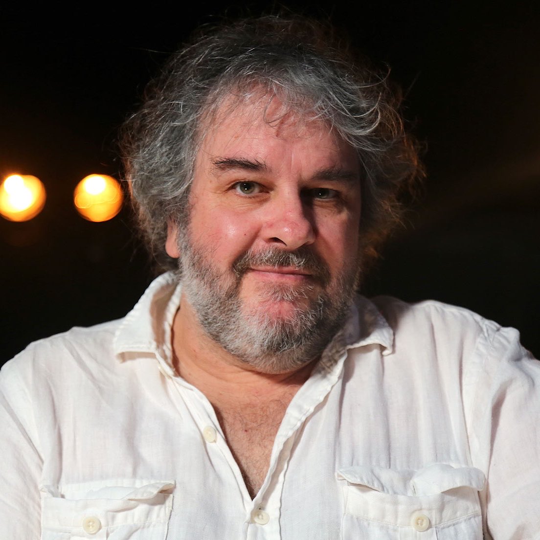 cinebreakfr's tweet photo. Le réalisateur de "Le Seigneur des anneaux", Peter Jackson, a déclaré lors du Festival de Cannes qu’il ne déteste pas l’IA et qu’il la considère comme un effet spécial :

“Tant que les droits ont été correctement obtenus auprès de la personne représentée, je ne vois pas où est le problème.”