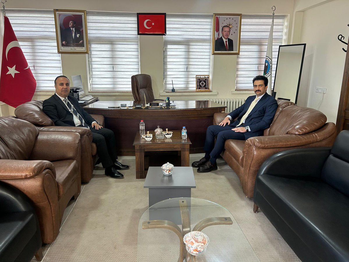 cayancicek's tweet photo. Değerli akrabam ve kıymetli iş insanı Sayın Ozan ZEYDAN’ın nazik ziyaretlerinden dolayı kendilerine teşekkür ediyorum. Samimi sohbetleri ve hoş muhabbetleri bizleri memnun etmiştir. https://t.co/q6c9BGdJin