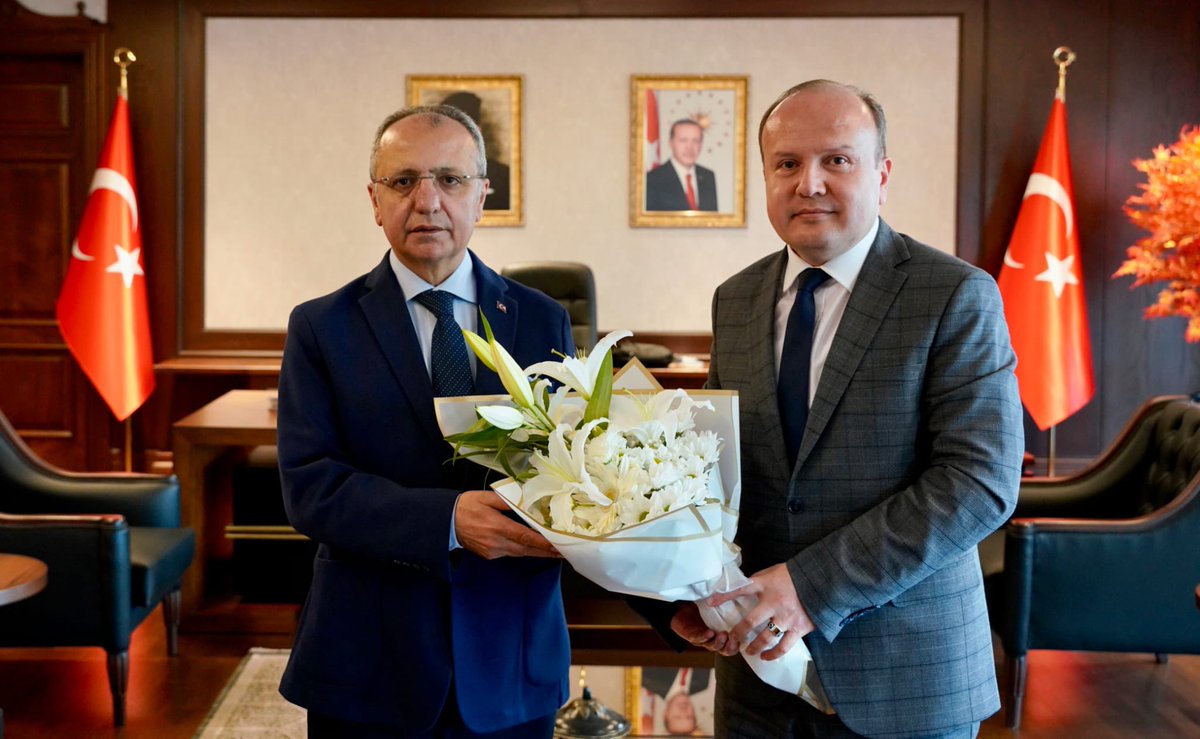 UmrSgm's tweet photo. Merkez Müdürümüz Olkan UZMAN ve beraberindeki heyet, Sosyal Güvenlik Haftası kapsamında Ümraniye Kaymakamımız Sayın Yüksel ÇELİK’i makamında ziyaret etmiştir.
Nazik kabulleri ve kıymetli destekleri için Sayın Kaymakamımız Yüksel ÇELİK’e teşekkür ederiz. https://t.co/lSwMLU1TZj