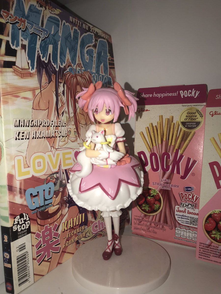 Willow0ovm's tweet photo. REALLT cute pic I took a few days ago!! And a Swedish manga next to it!  #manga #swedismanga https://t.co/j1ylxaolj5