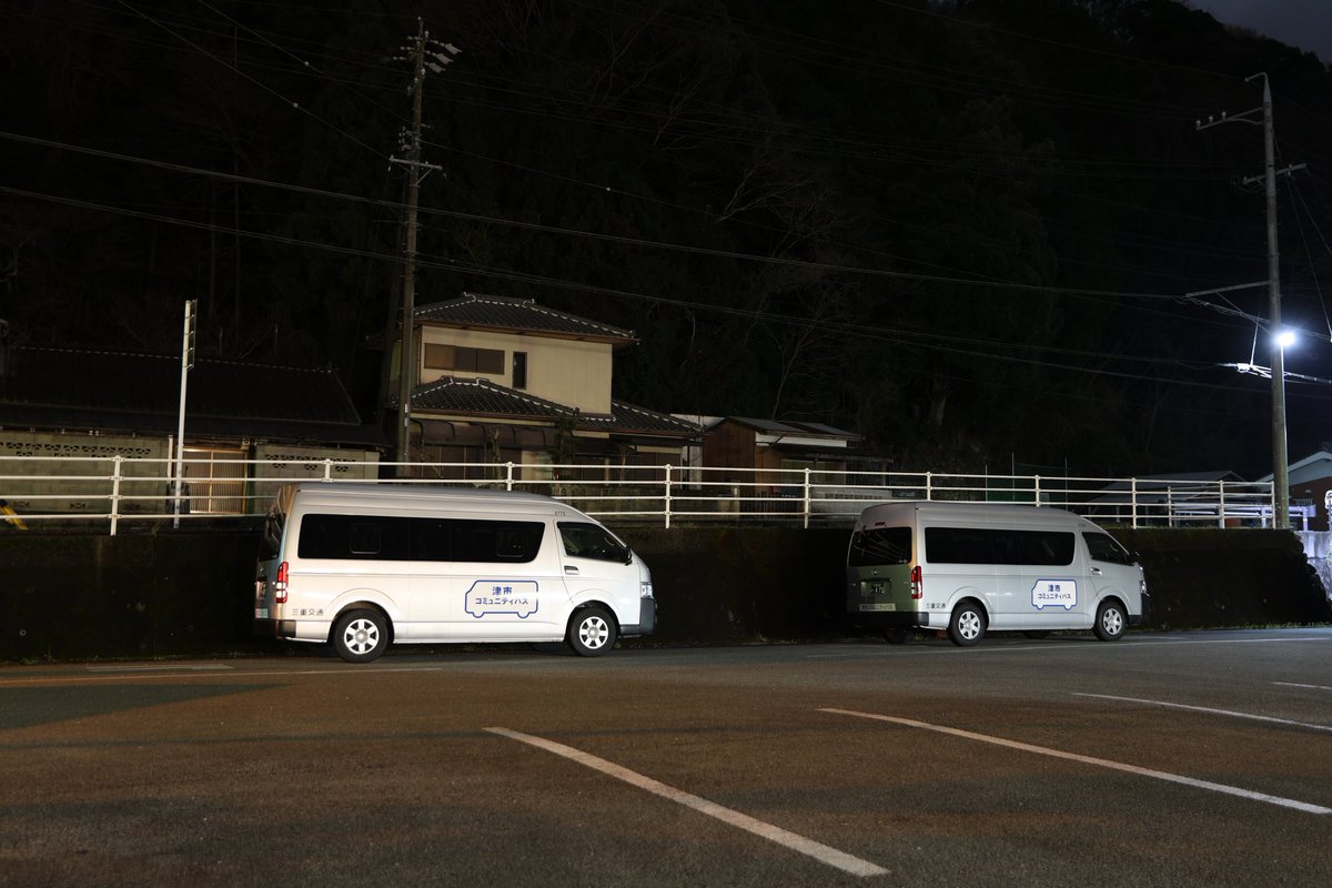 max3056F's tweet photo. 三重交通　竹原車庫?
@三重県津市美杉町竹原
特産品販売所の駐車場に設けられています。廃止済みかと思いきやコミュニティバスの泊まりに使っているようです。
撮影:2026/4 https://t.co/tING7QyDIV