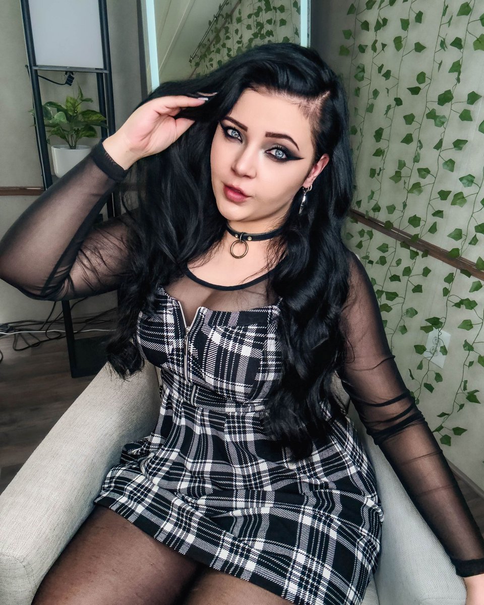 PrincessGothicBean tweet media
