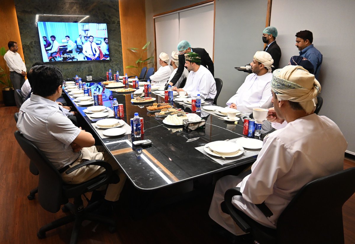 OmanConsulateKH's tweet photo. قام سعادة القنصل العام م. سامي الخنجري برفقة وفد من شركة الغالبي العالمية للهندسة والمقاولات بزيارة إلى مصنع مجموعة كراون أكبر مصنع لقطع غيار الدراجات النارية في باكستان، وتضمنت الزيارة جولة في مرافق المصنع، أعقبها عقد لقاءات تناولت مجالات الصناعة والتجارة والشراكة المستقبلية https://t.co/dKUVTOEuJg