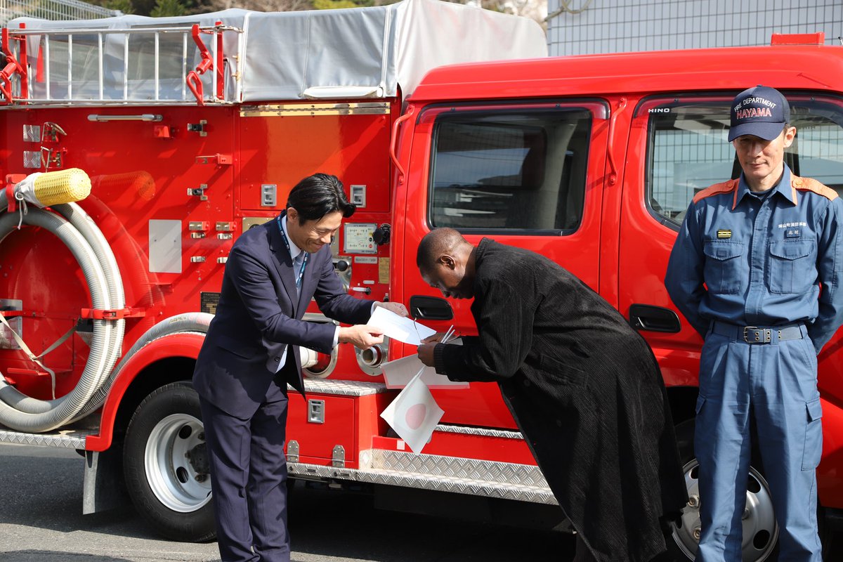 MayorMatovu's tweet photo. @URAuganda I'm appalled by URA's decision to tax a donated fire truck, despite meeting all requirements, including @JapanEmb_Uganda endorsement. Three months of bureaucratic runaround is unacceptable. This isn't just about revenue; it's about prioritizing money over people. https://t.co/cej46GpIsS