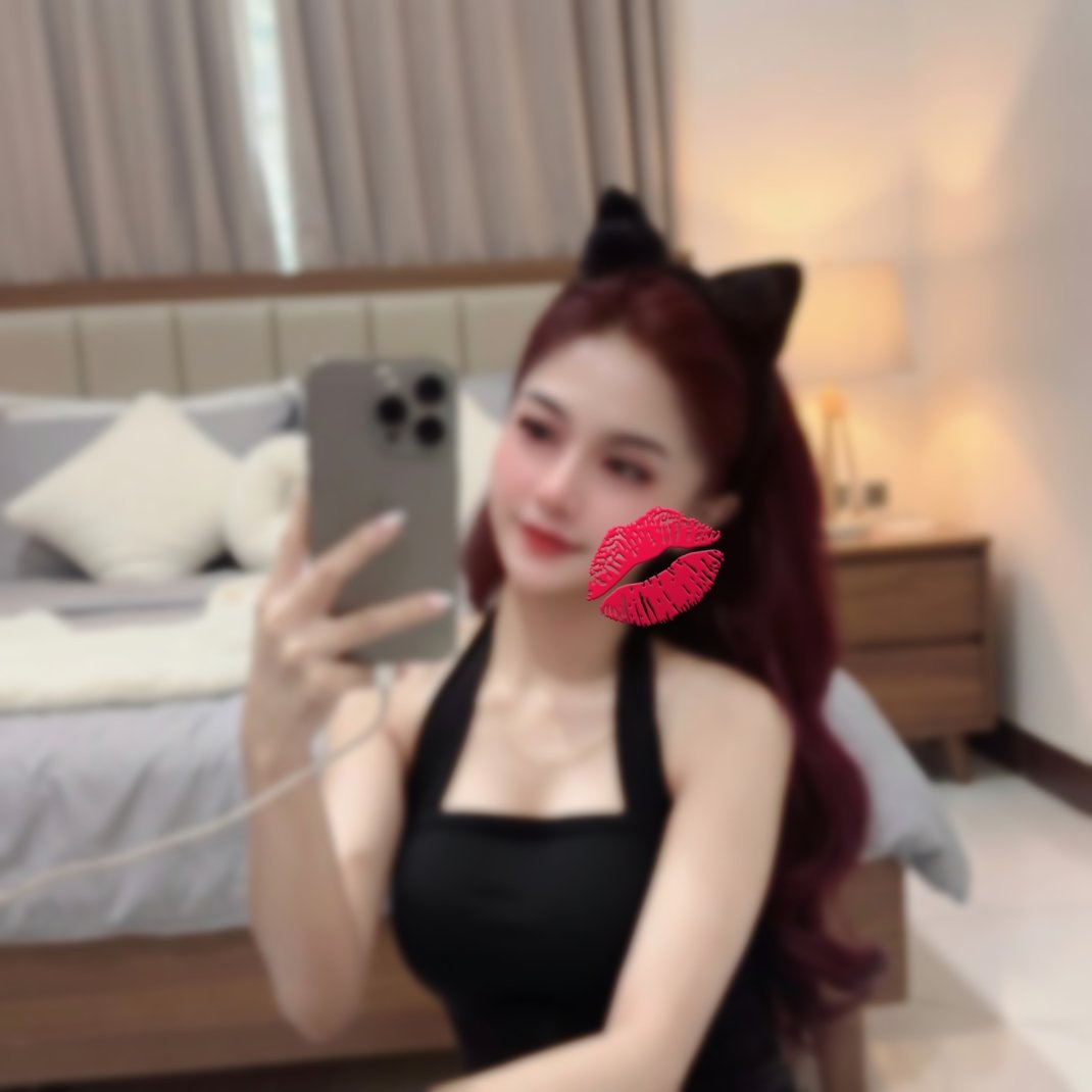 💋 tweet media