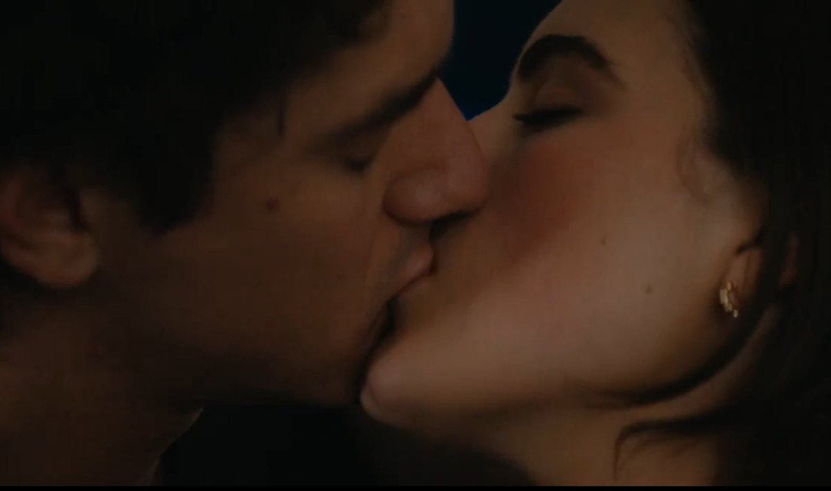 BiaHutche1's tweet photo. What a couple! What incredible chemistry!
 #OffCampus https://t.co/97yYYaLvcA