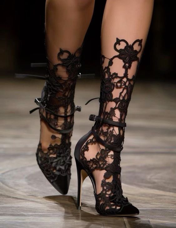 femme fatale tweet media