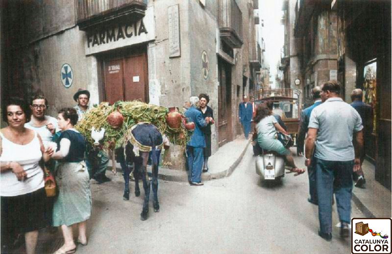 CatalunyaColor's tweet photo. El barri Gòtic, el 1962. https://t.co/lst08kcK4g