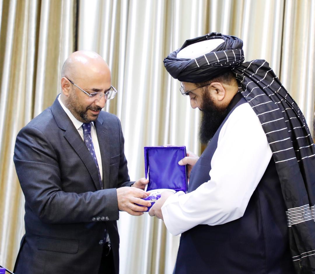 TC_KabilBE's tweet photo. طی دیدار تعارفی با محترم مولوی عبدالکبیر وزیر امور مهاجرین و عودت کنندگان افغانستان، در مورد تحولات دوجانبه و منطقه ای صحبت نمودیم. https://t.co/Y8X19UISKs